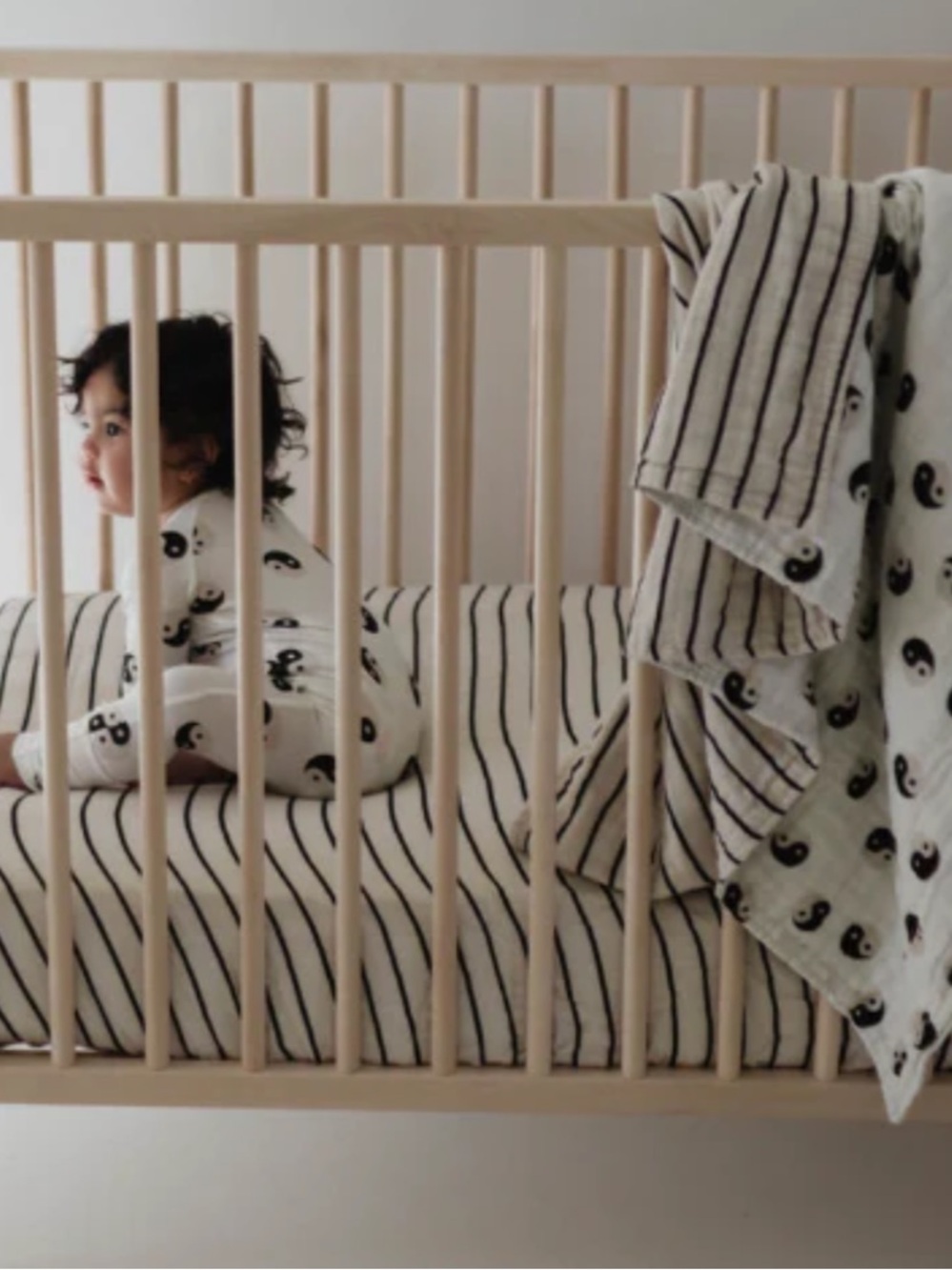 Forever French crib sheet - Picture 3 of 4